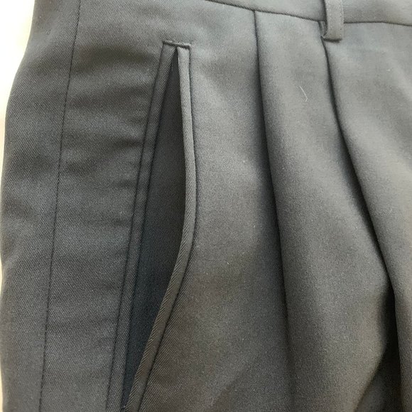 T40 Haggar Men’s Black Pleated & Cuffed Dress Pant, 42wx30L (never worn) NWOT - Picture 4 of 7